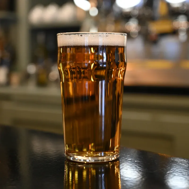 Bière pression servie au comptoir du Botza
