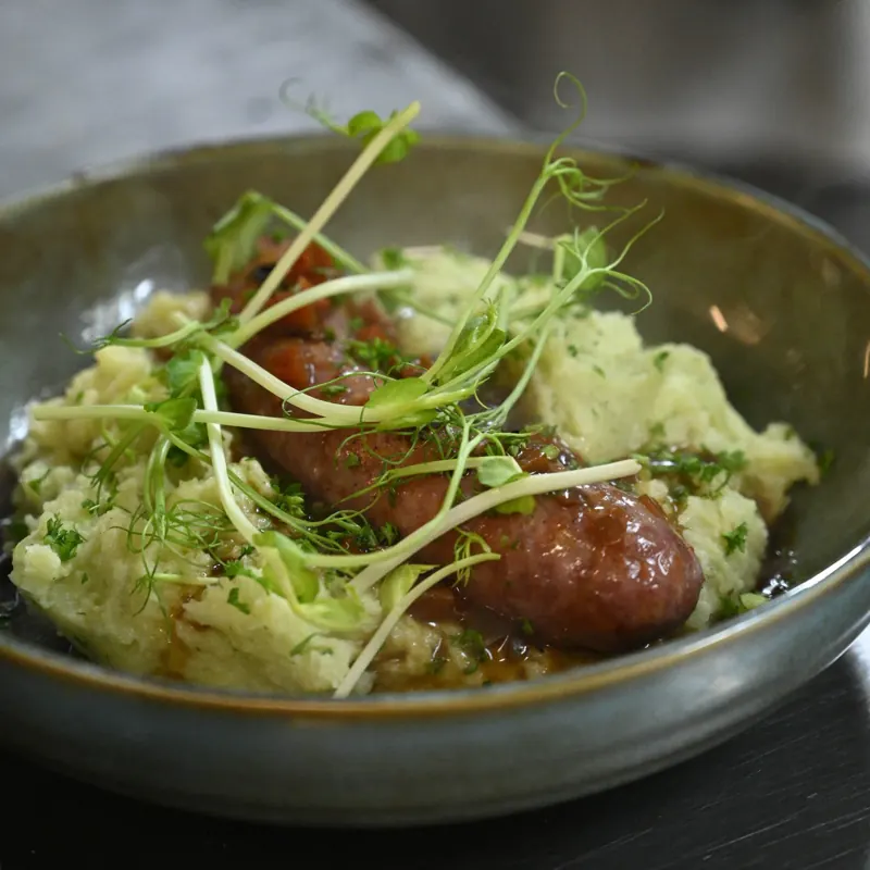 Saucisse et purée maison au bistrot Botza